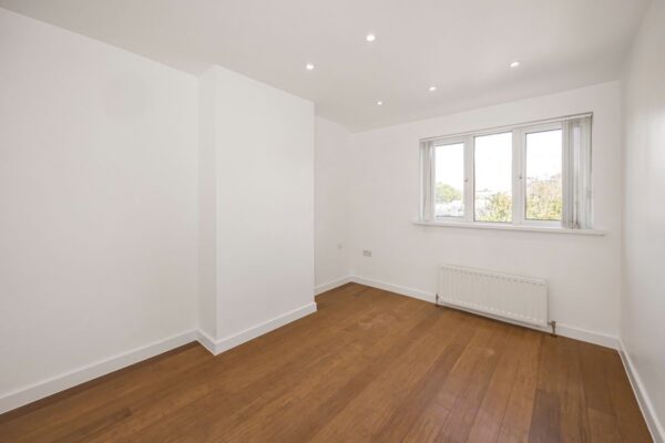 Gaysham Avenue, Gants Hill, IG2