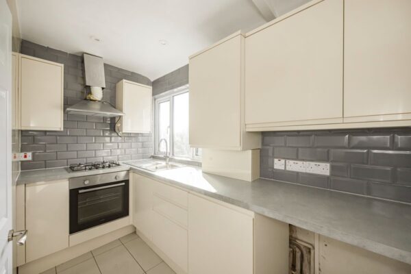 Gaysham Avenue, Gants Hill, IG2