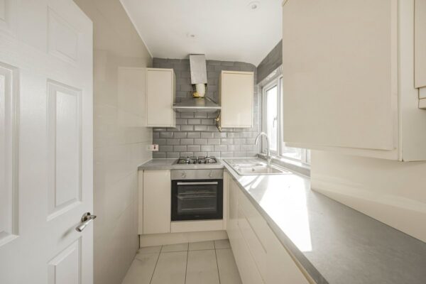 Gaysham Avenue, Gants Hill, IG2