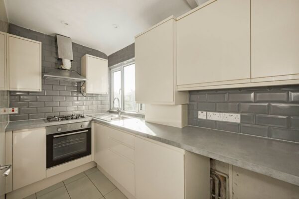Gaysham Avenue, Gants Hill, IG2