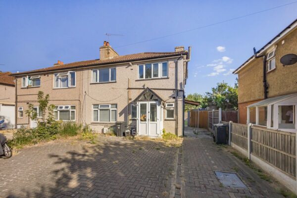 Gaysham Avenue, Gants Hill, IG2