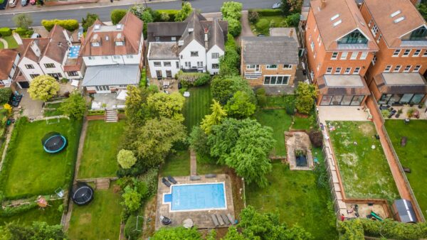 Carroll Hill, Loughton, IG10