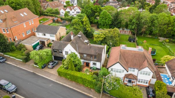 Carroll Hill, Loughton, IG10