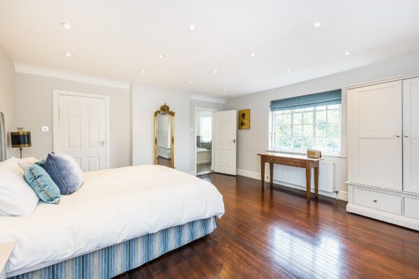 Carroll Hill, Loughton, IG10