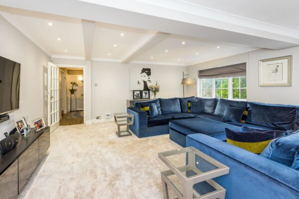 Carroll Hill, Loughton, IG10