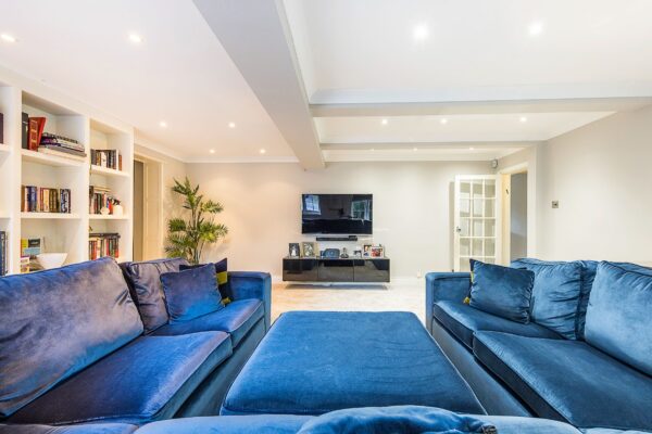Carroll Hill, Loughton, IG10