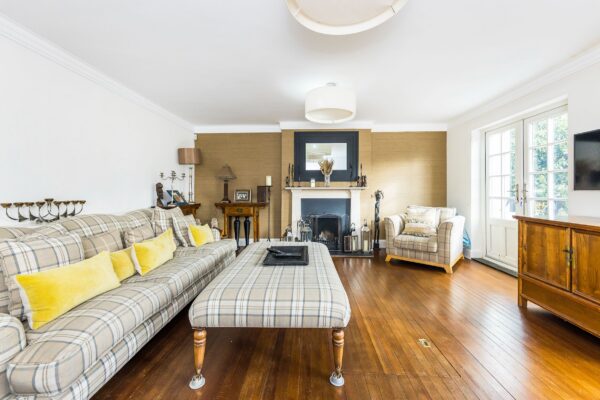 Carroll Hill, Loughton, IG10