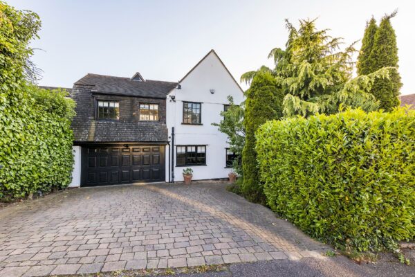 Carroll Hill, Loughton, IG10