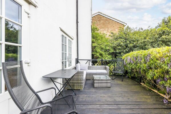 Carroll Hill, Loughton, IG10