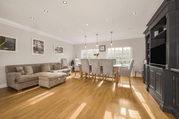 Carroll Hill, Loughton, IG10