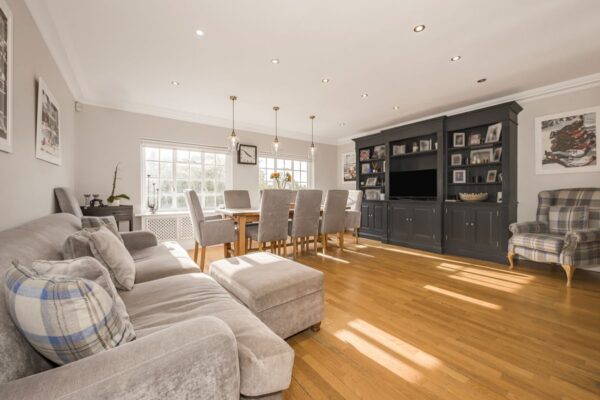 Carroll Hill, Loughton, IG10