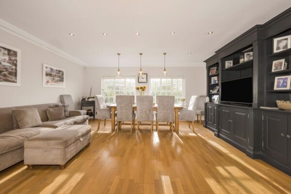 Carroll Hill, Loughton, IG10