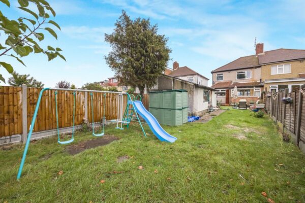 Kirkland Avenue, Clayhall, IG5