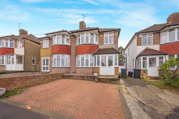 Kirkland Avenue, Clayhall, IG5