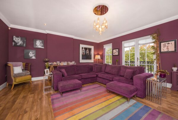 Brandesbury Square, Repton Park, IG8