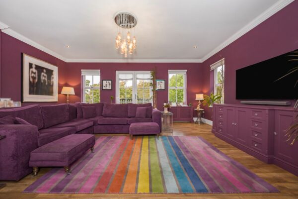 Brandesbury Square, Repton Park, IG8