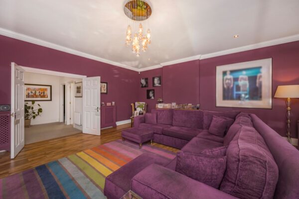 Brandesbury Square, Repton Park, IG8
