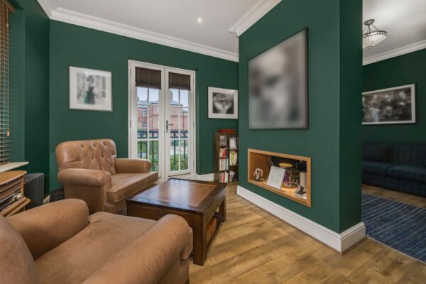 Brandesbury Square, Repton Park, IG8