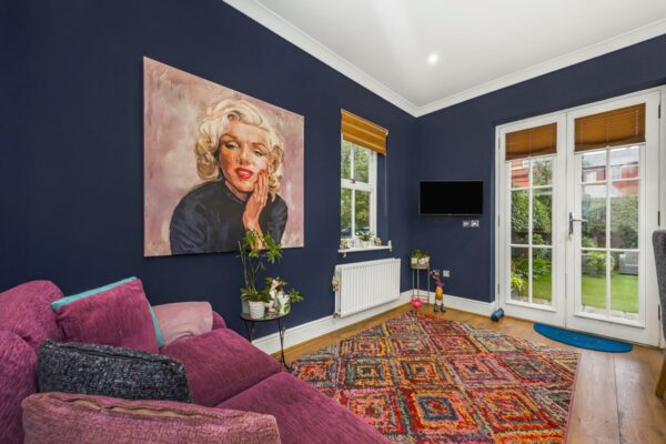 Brandesbury Square, Repton Park, IG8