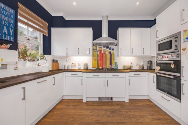 Brandesbury Square, Repton Park, IG8