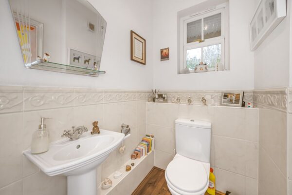 Brandesbury Square, Repton Park, IG8
