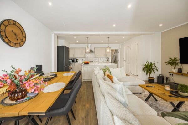 Prestwood Drive, Romford RM5