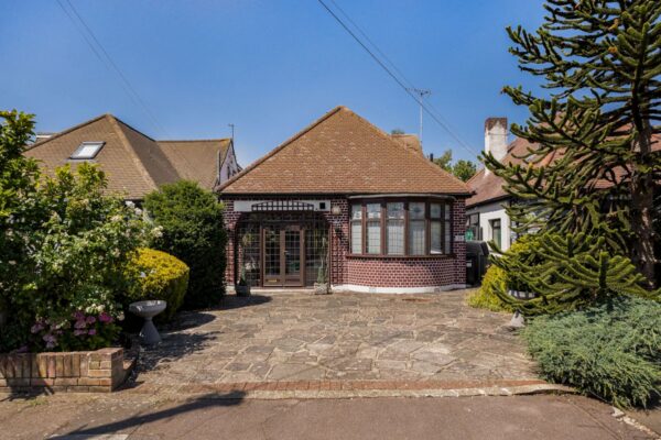 Marlborough Drive, Clayhall, IG5